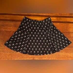 Hollister Women’s Black Floral mini Skirt Size Small teens 22” waist
